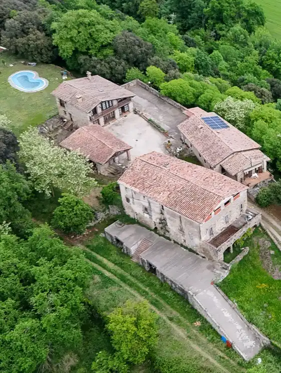 Außenansicht von Country house zum Verkauf in Sant Joan Les Fonts mit Klimaanlage, Heizung und Privatgarten