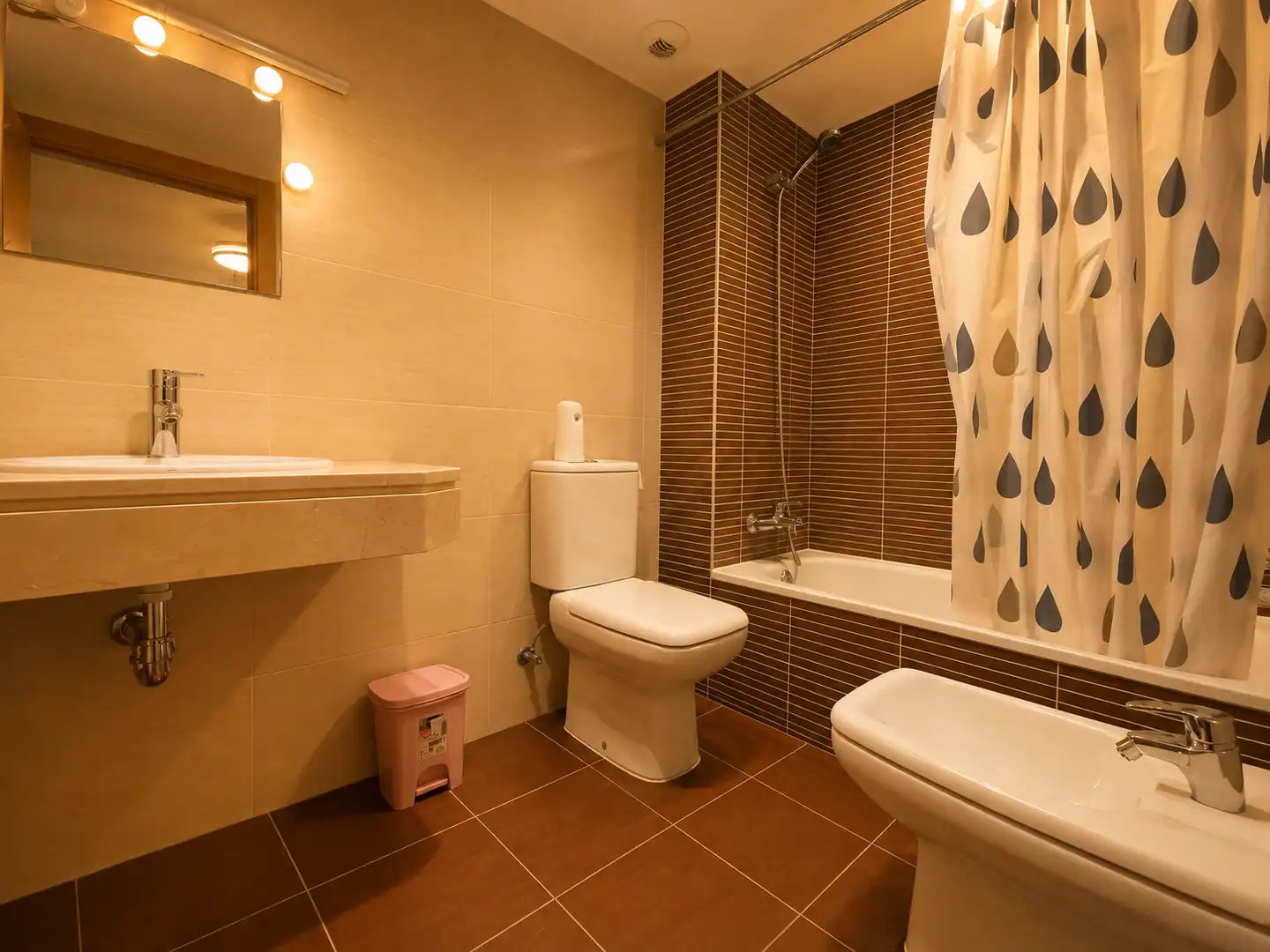 Bathroom of Flat for sale in Valdemoro  with Heating, Storage room and Community pool