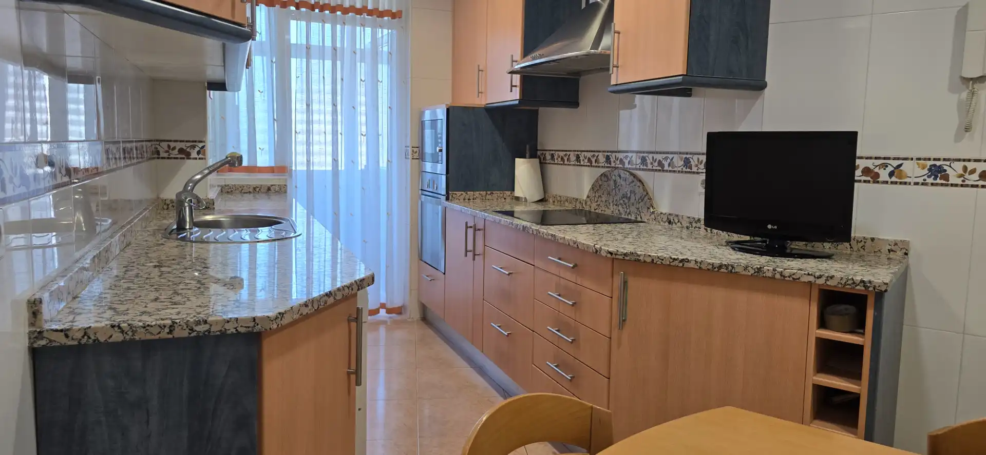 Kitchen of Flat for sale in Madrid  with Heating, Private garden and Terrace