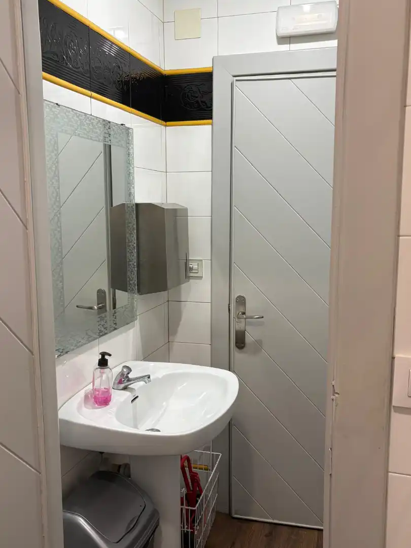 Bathroom of Commercial properties for sale in  Logroño  with Air Conditioner, Heating and Terrace