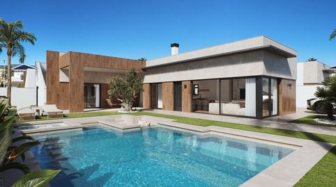 Descubre la elegancia de estas exclusivas casas unifamiliares situadas en el entorno tranquilo de Murcia. Con solo 3 propiedades d