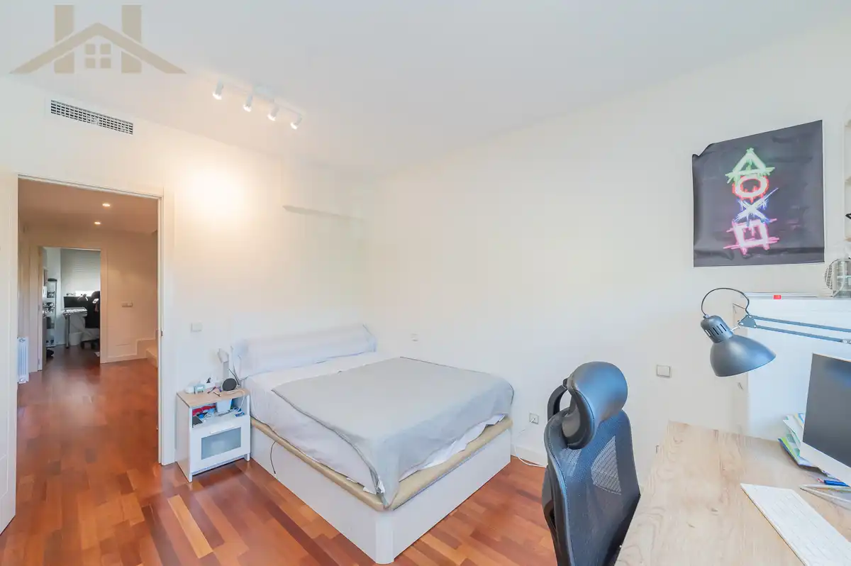 Dormitori de Casa adosada en venda en Arroyomolinos (Madrid) amb Aire condicionat, Jardí privat i Terrassa