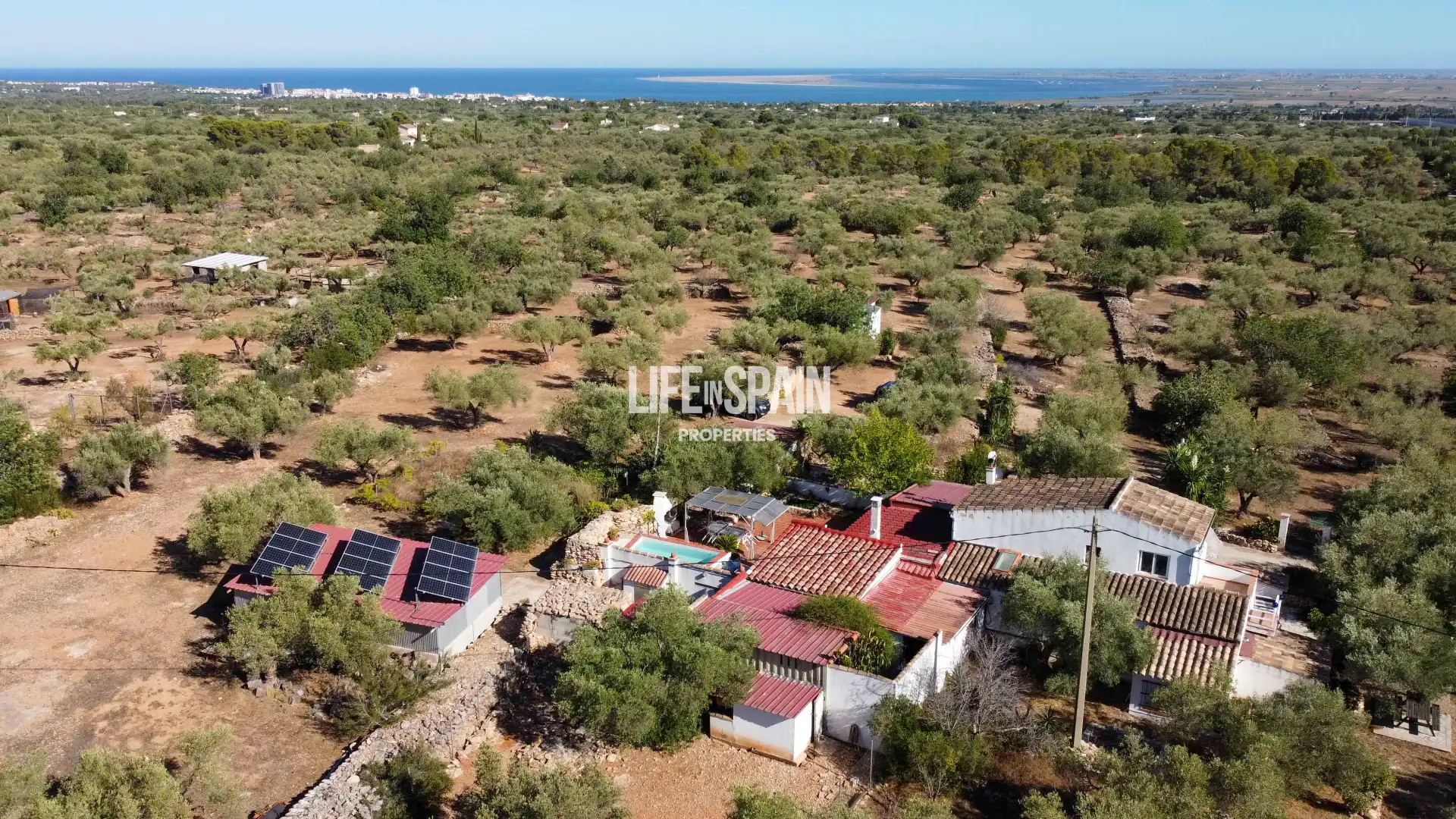Country house with pool for sale in Camarles, imagen 4