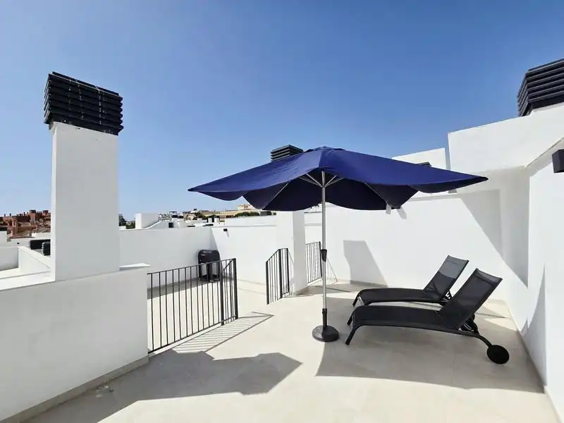 Terrassa de Àtic de lloguer en Estepona amb Aire condicionat, Terrassa i Piscina