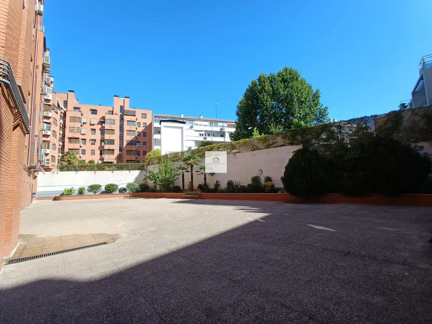 Parking of Flat for rent in Madrid  with Air Conditioner, Heating and Private garden