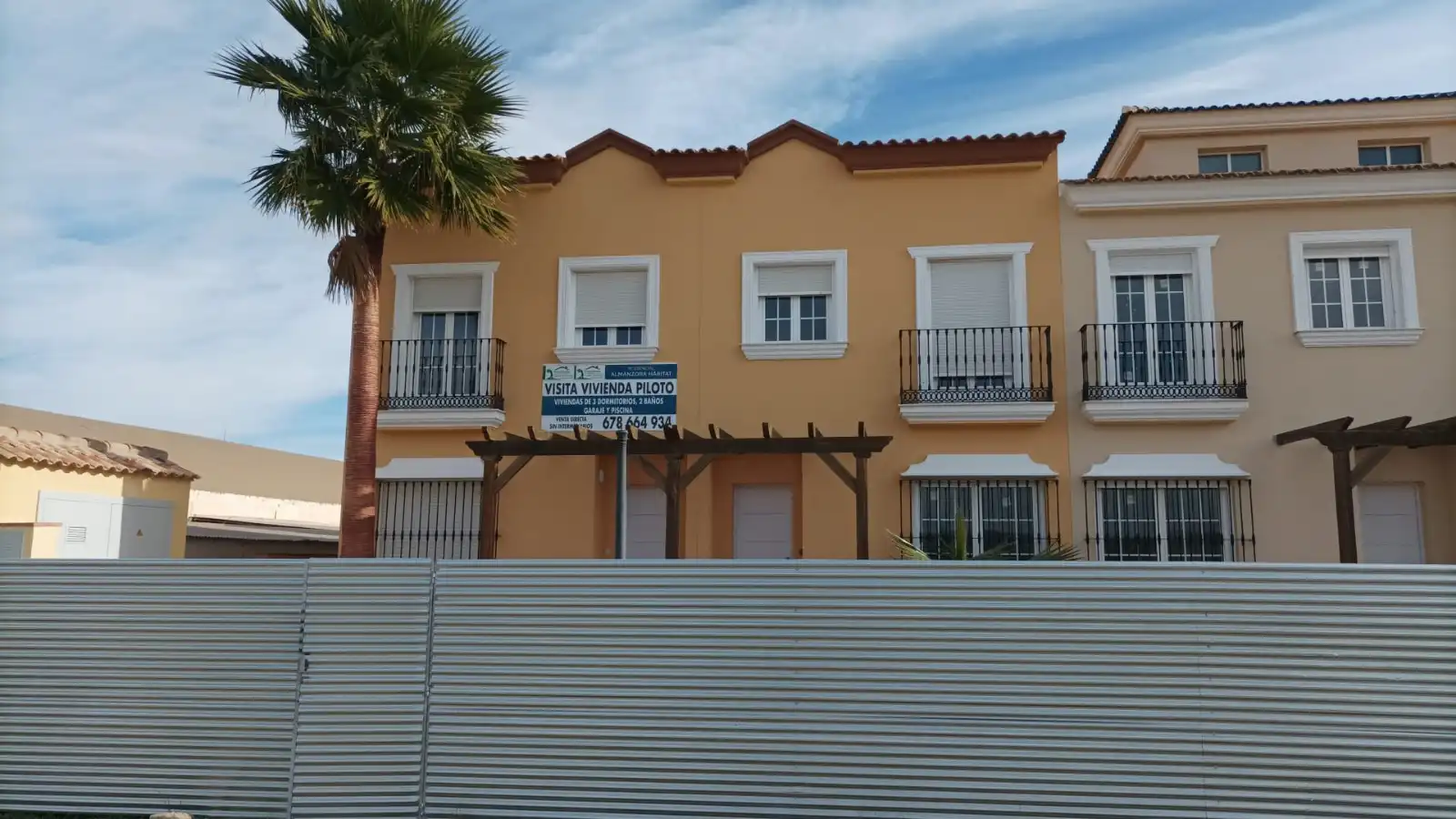 Vista exterior de Casa adosada en venta en Cuevas del Almanzora con Terraza y Piscina comunitaria