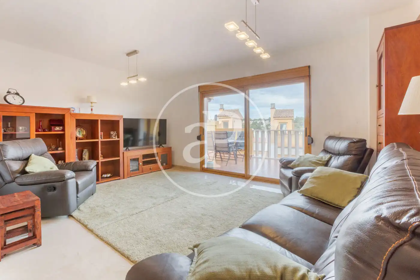 Sala de estar de Casa adosada en venta en Chiva con Aire acondicionado, Calefacción y Jardín privado