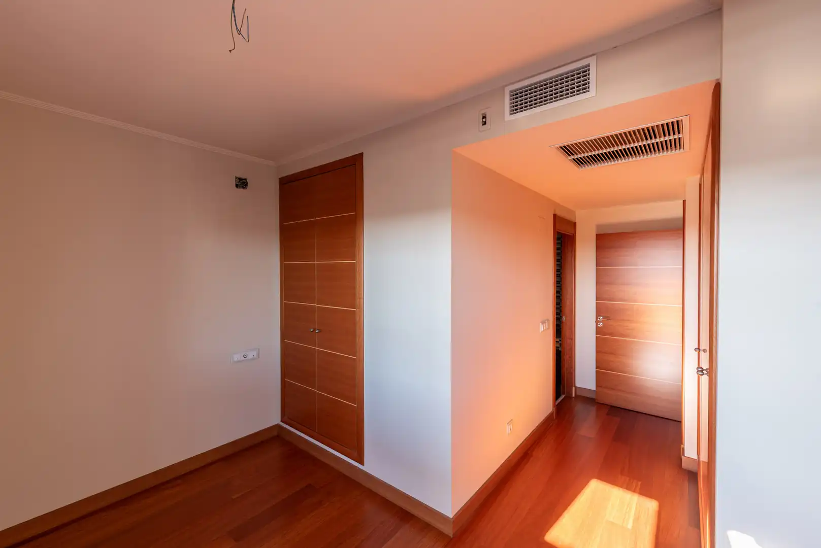 Bedroom of Attic for sale in Sevilla  with Air Conditioner, Heating and Parquet flooring