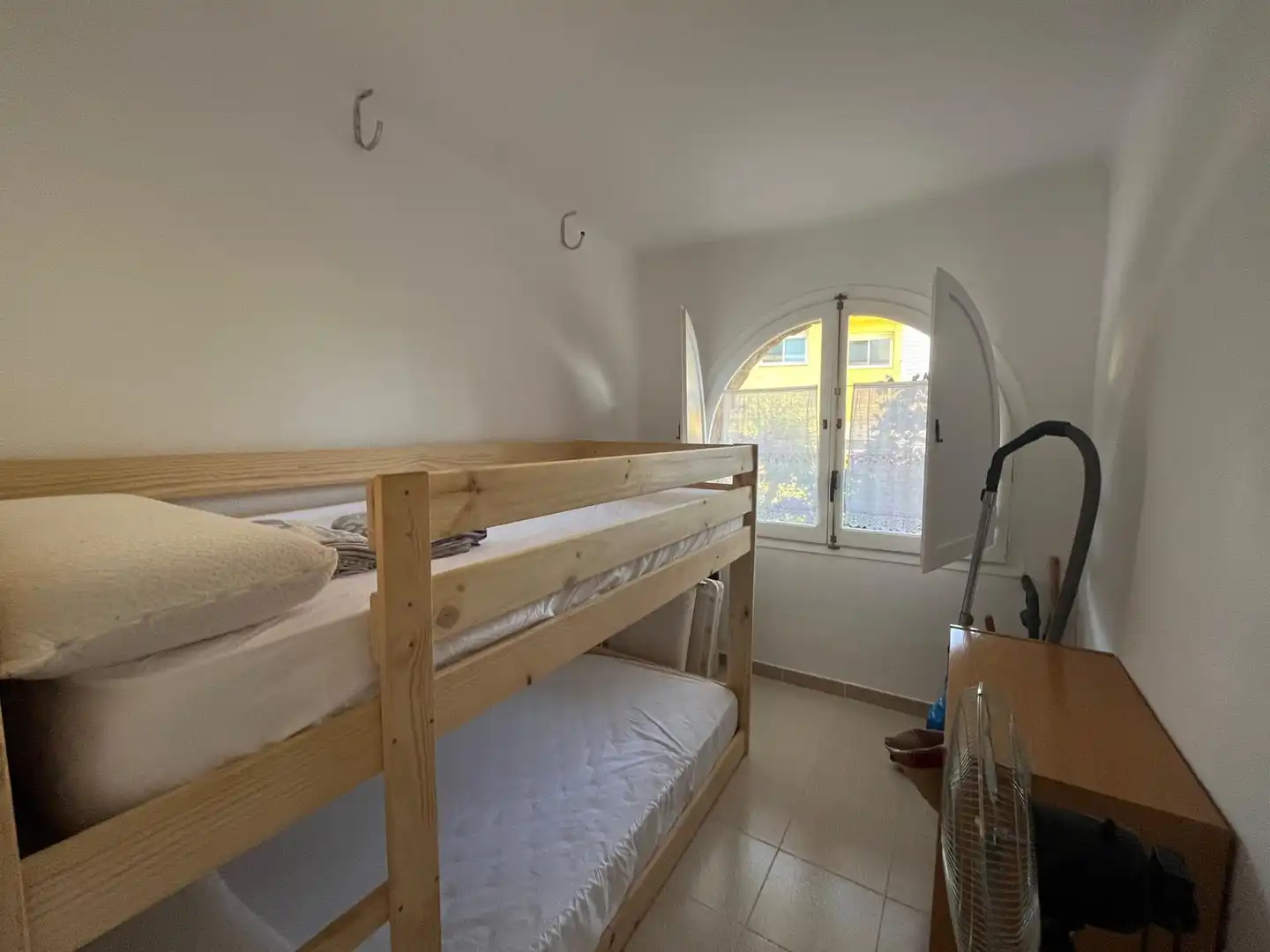 Habitación de Apartamento de alquiler en Castell d'Aro, Platja d'Aro i s'Agaró con Aire acondicionado, Jardín privado y Terraza