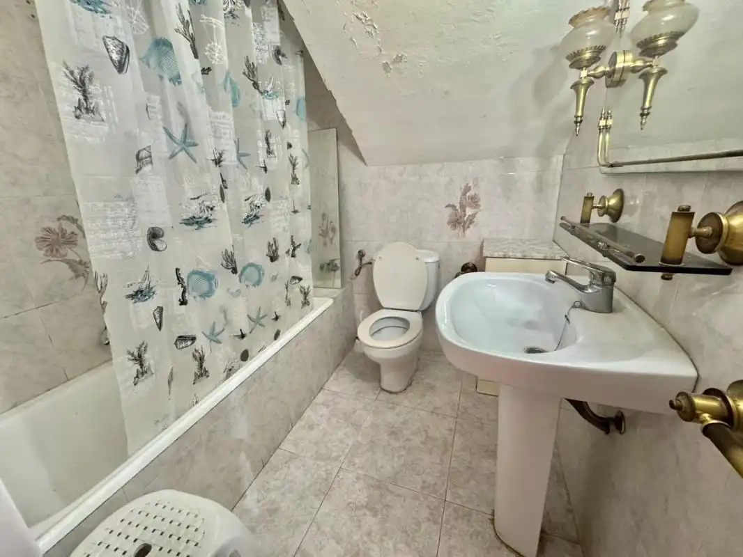 Baño de Casa adosada en venta en Ayora con Calefacción, Terraza y Trastero