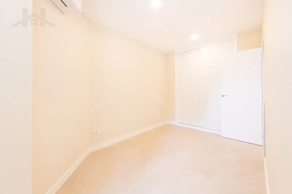 Habitación de Piso en venta en Fuenlabrada con Aire acondicionado y Horno