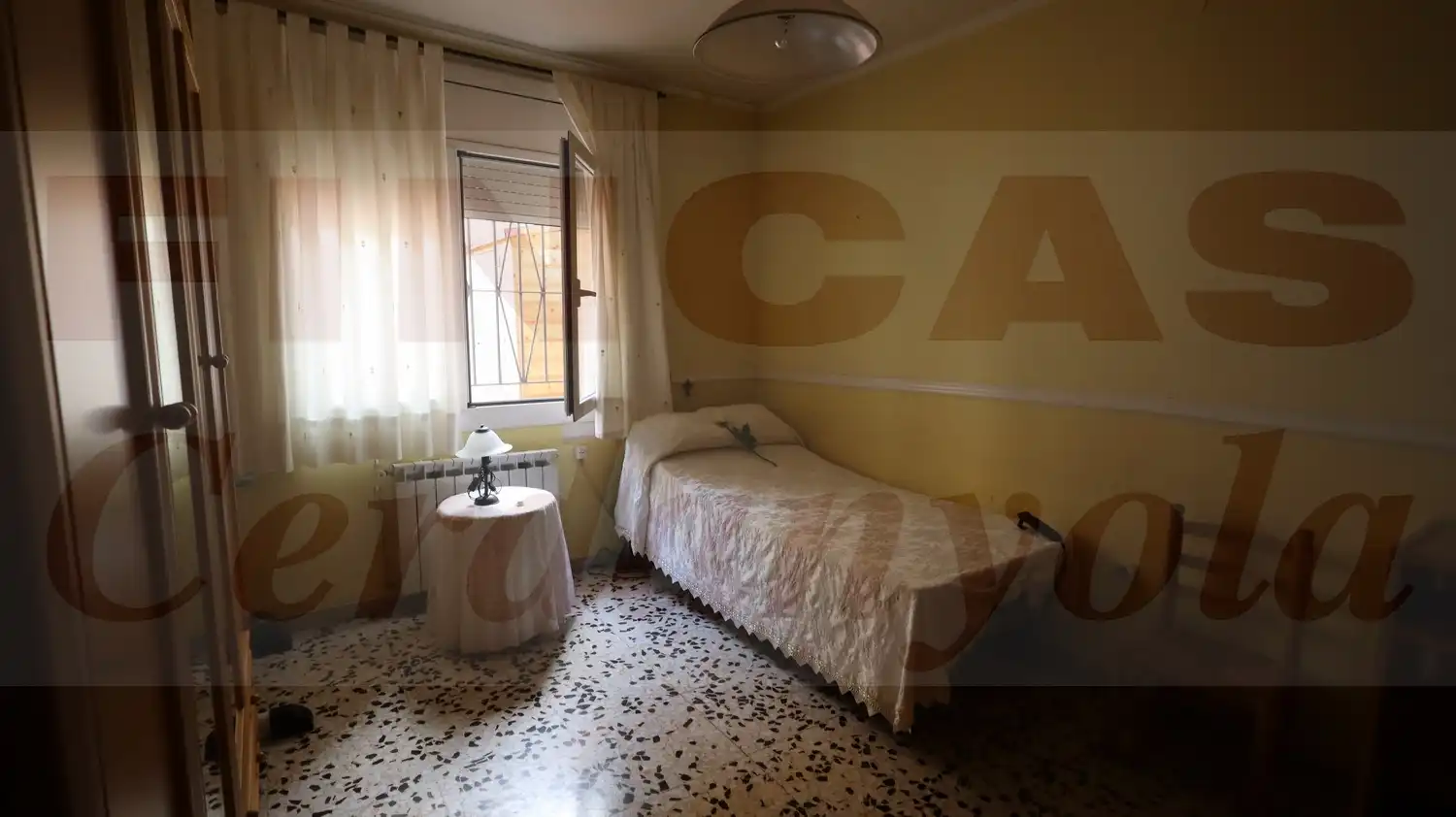Dormitori de Pis en venda en Cerdanyola del Vallès amb Calefacció, Terrassa i Balcó