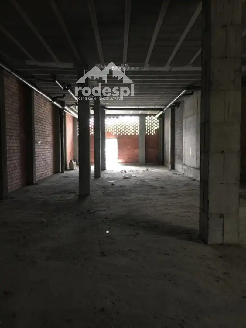 Local comercial en venda a Ponteareas