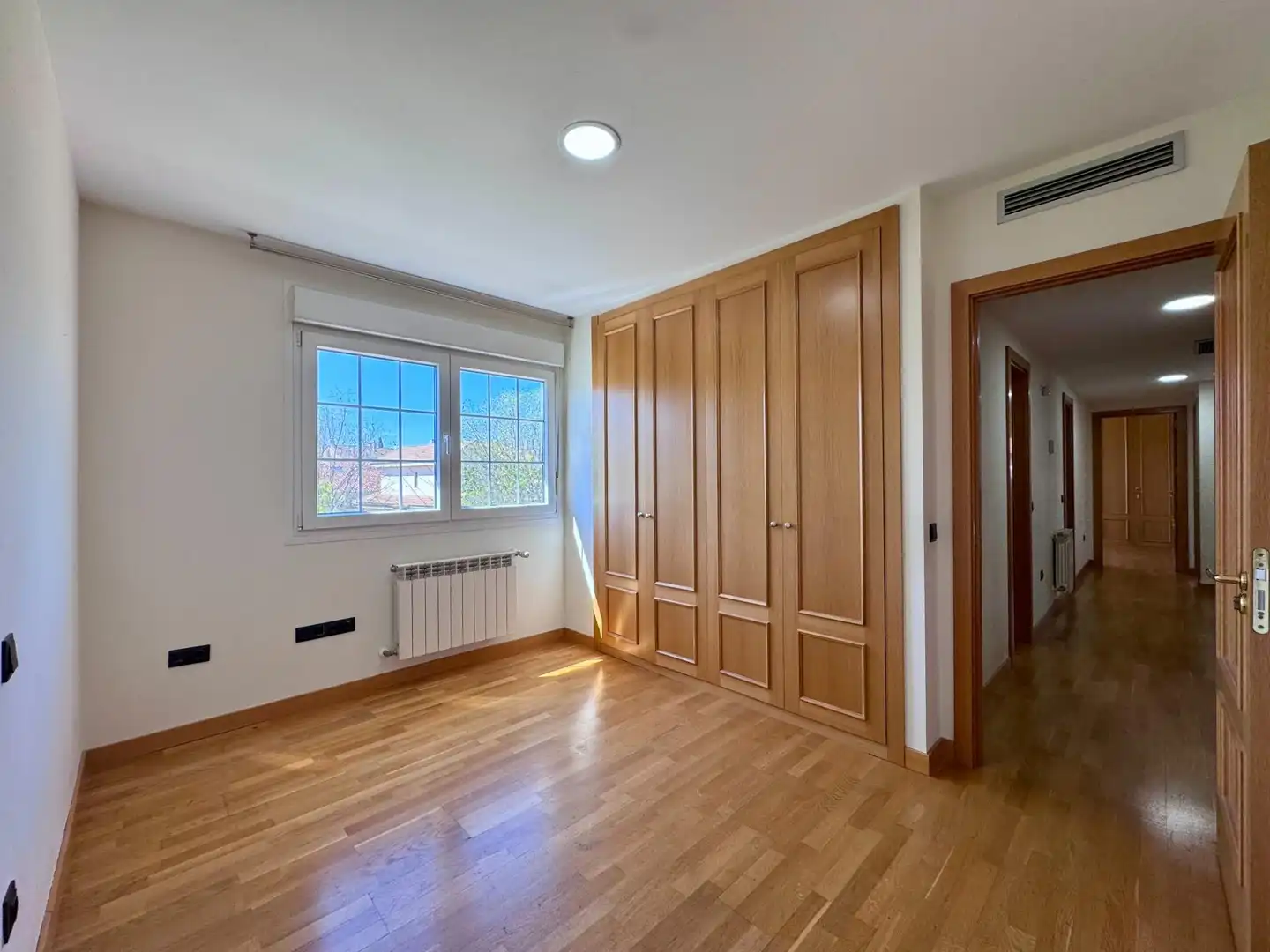 Habitación de Casa adosada en venta en Villanueva de la Cañada con Parquet