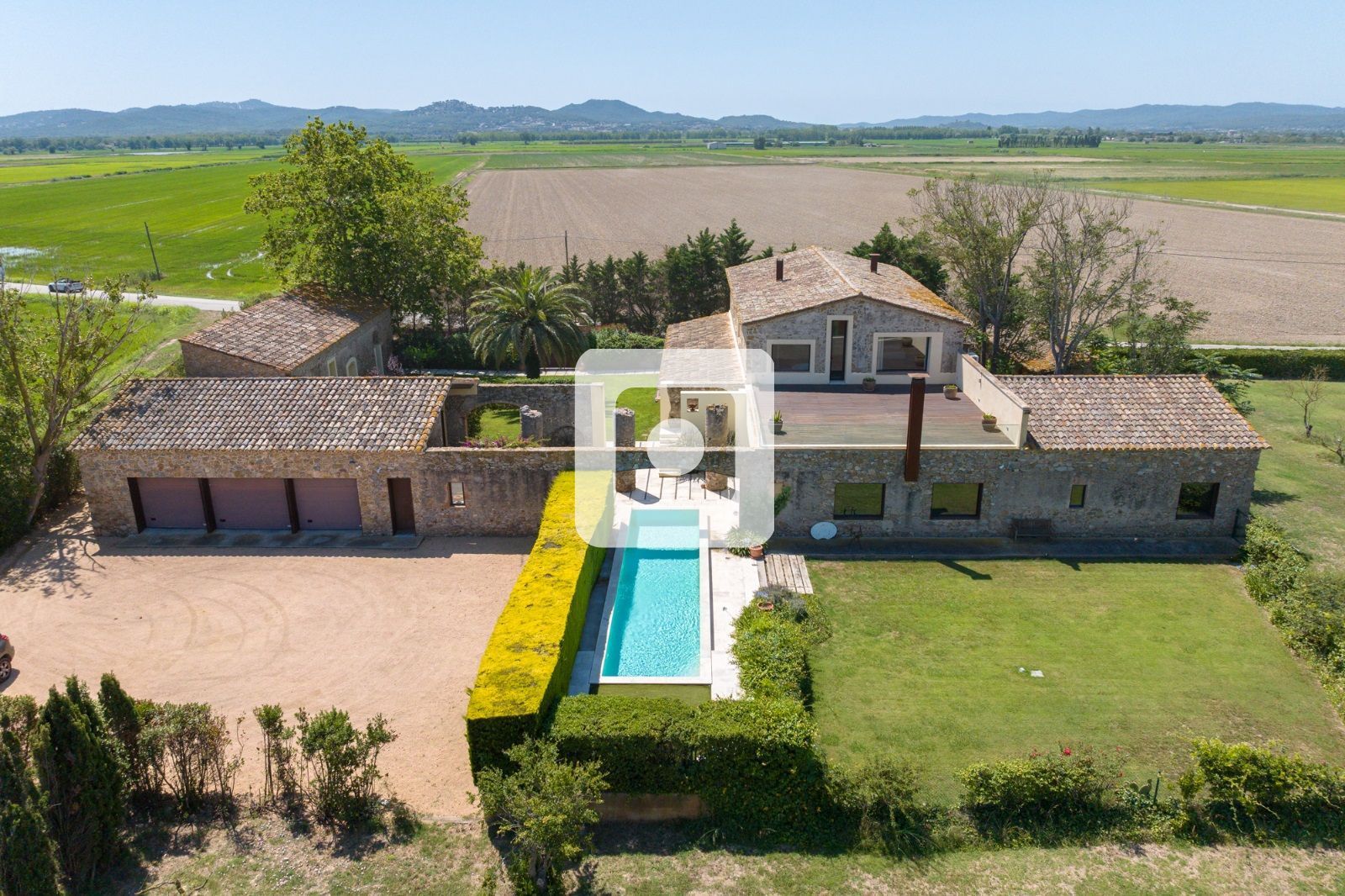 Vista exterior de Finca rústica de lloguer en L'Estartit amb Piscina i Moblat