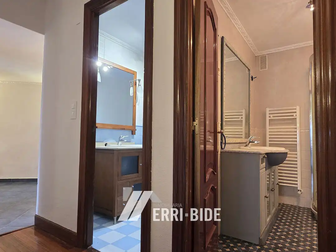 Bathroom of Flat for sale in Zamudio  with Heating and Storage room
