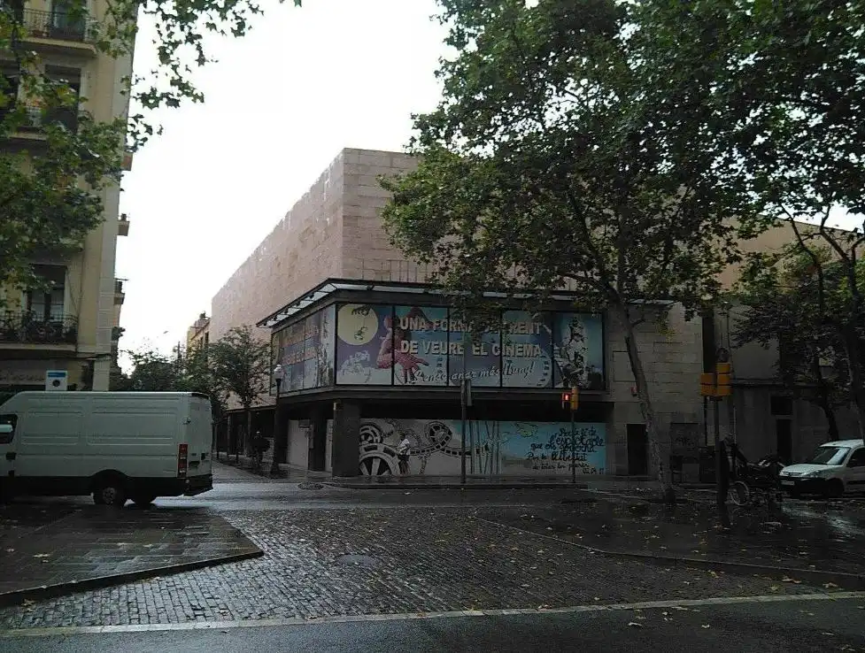 Vista exterior de Edificio en venta en Barcelona
