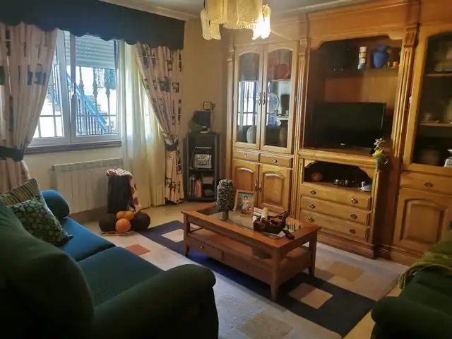 Sala de estar de Casa adosada en venta en Santiago de Compostela  con Calefacción, Jardín privado y Amueblado