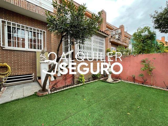 Casa-chalet en Alquiler en de la Cueva de Montesinos en Tres Olivos - Valverde