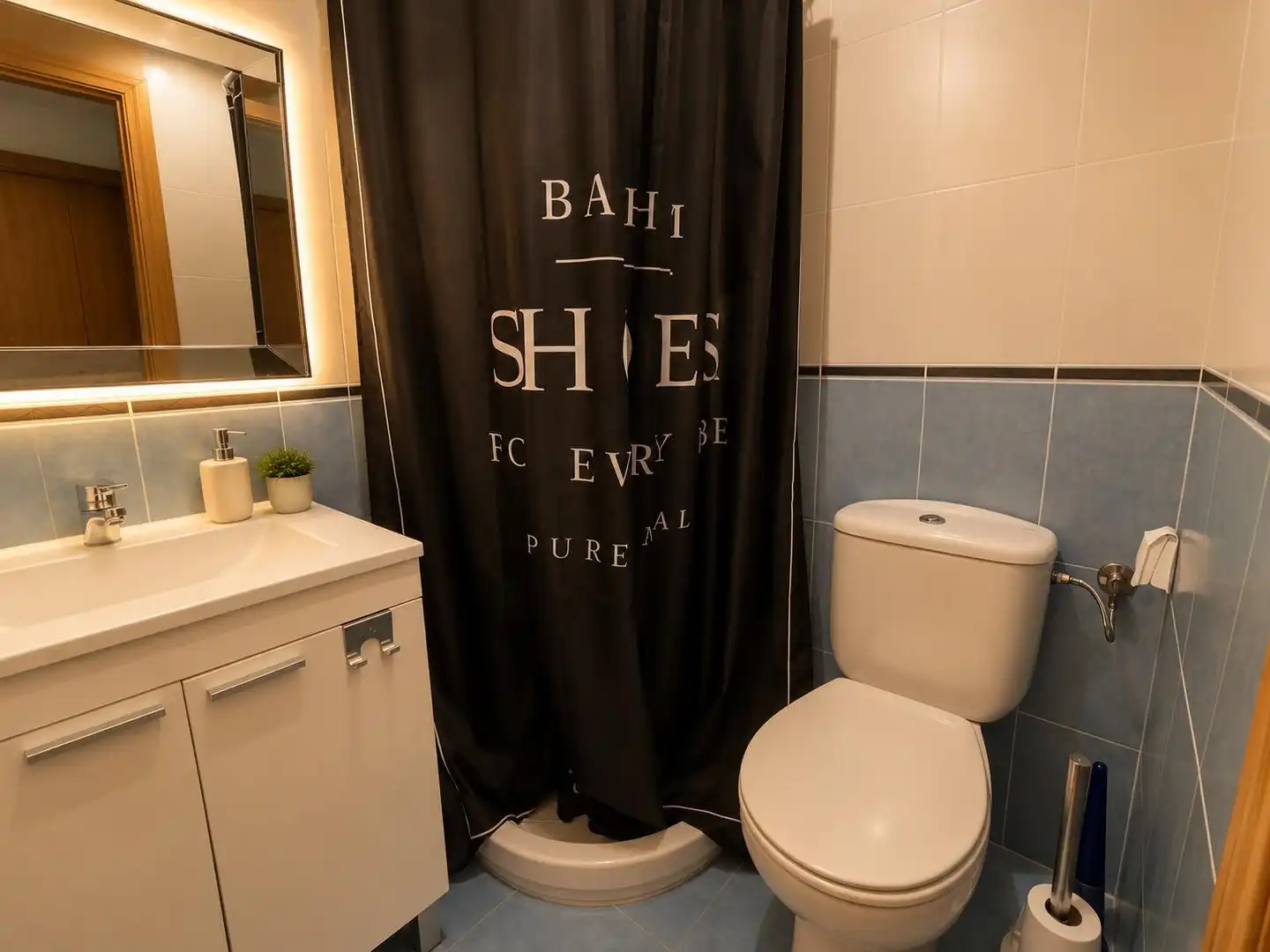 Bany de Apartament de lloguer en Dénia amb Aire condicionat, Calefacció i Jardí privat