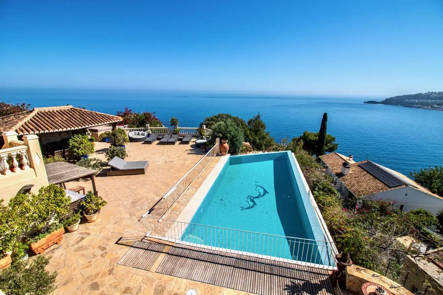 Schwimmbecken von Haus oder Chalet zum Verkauf in Almuñécar mit Klimaanlage, Privatgarten und Terrasse