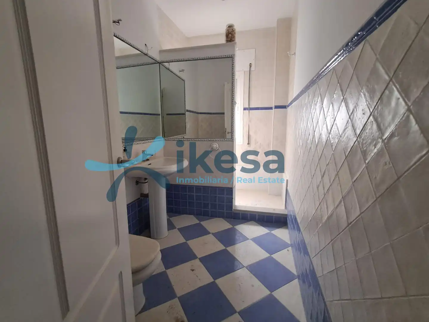 Baño de Piso en venta en Puente Genil con Balcón