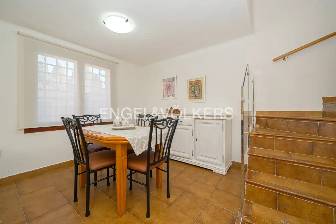 Comedor de Casa adosada en venta en Benidorm con Aire acondicionado, Jardín privado y Piscina comunitaria
