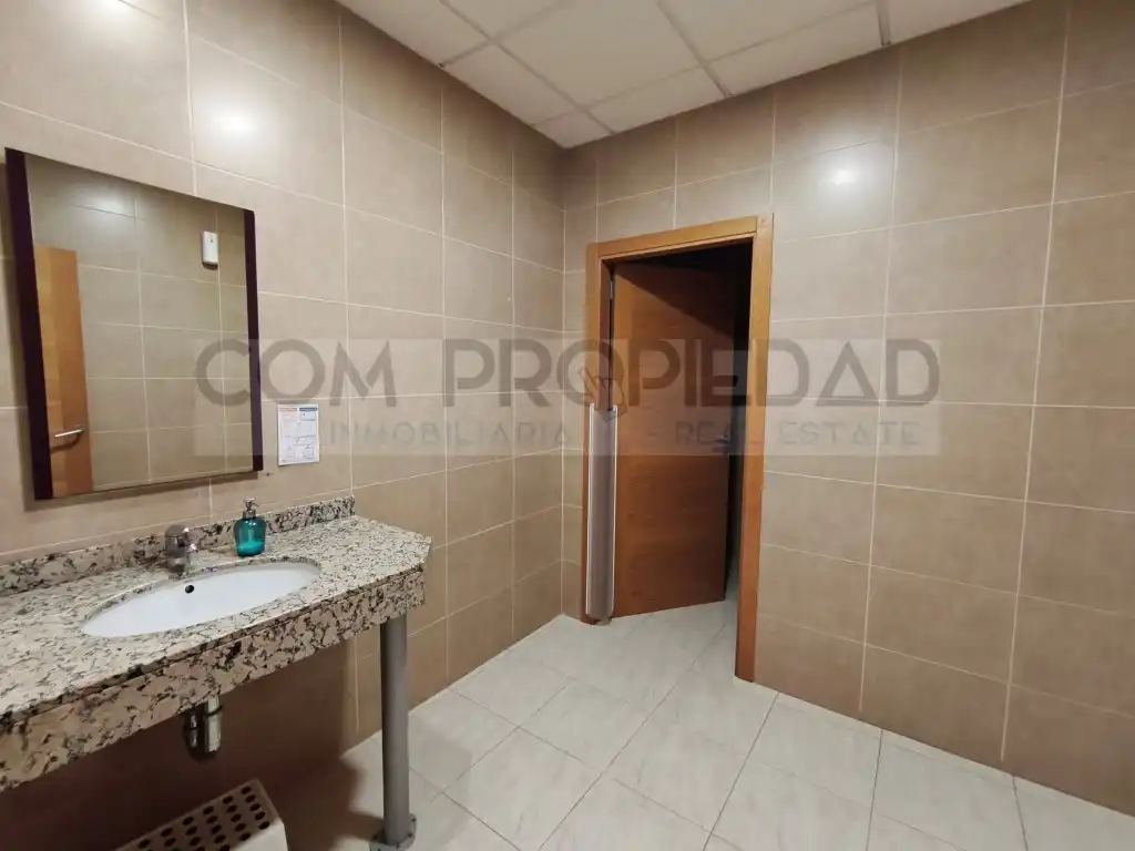 Badezimmer von Geschaftsraum zur Miete in Marratxí