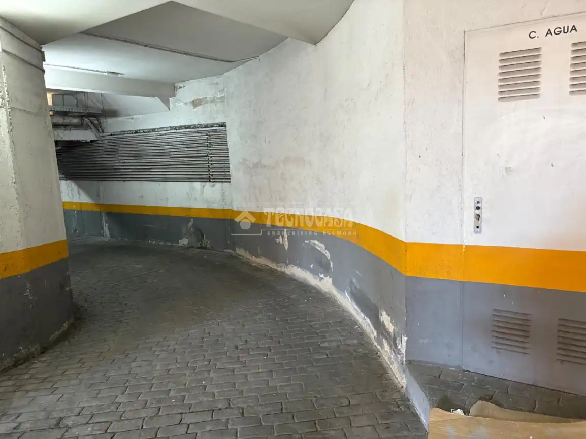 Parking de Local en venta en Getafe con Aire acondicionado