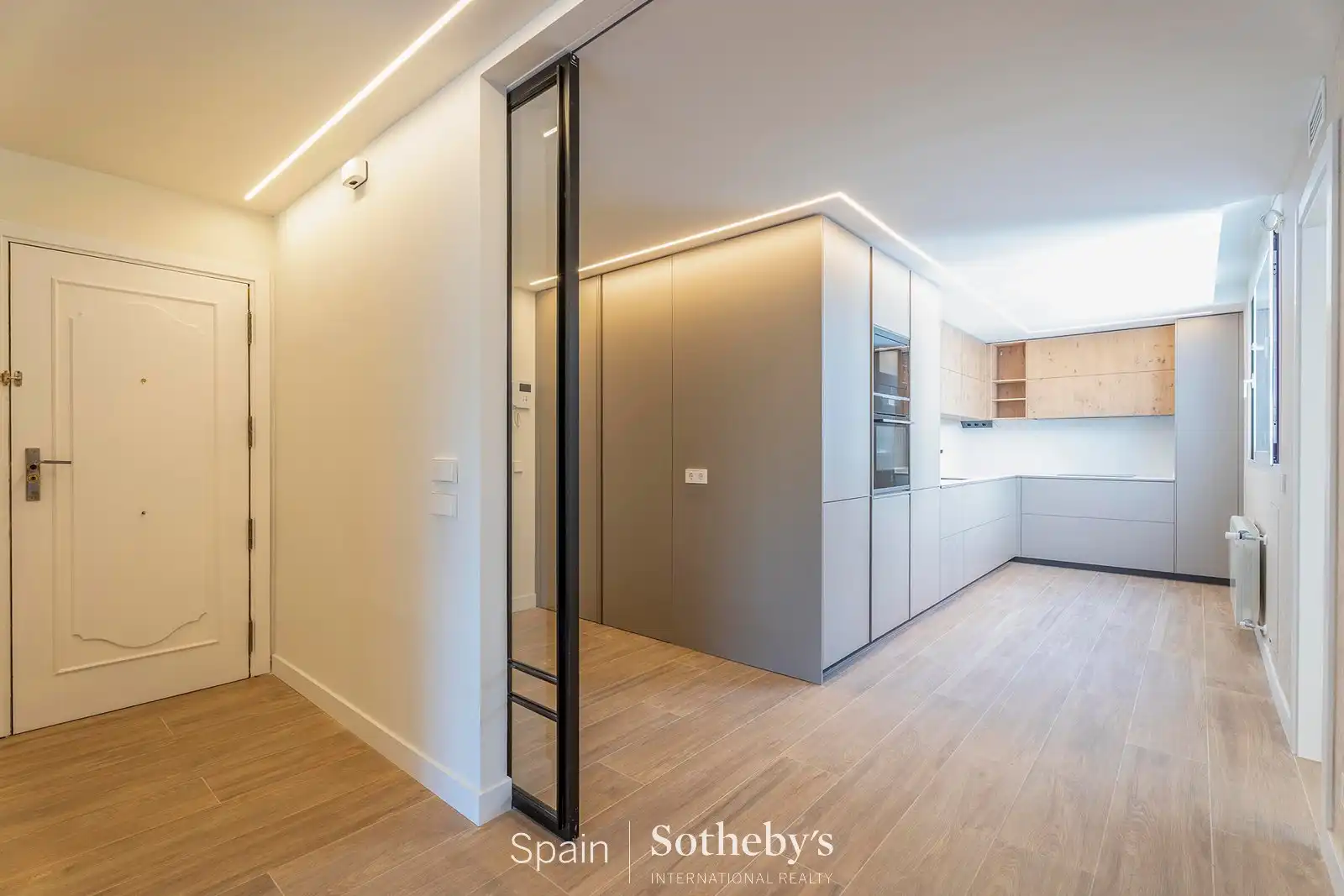 Apartamento con piscina en alquiler en Calle de la Infanta María Teresa, imagen 6
