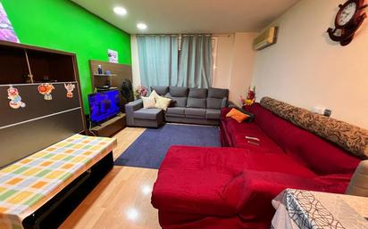 Living room of Flat for sale in Sant Adrià de Besòs  with Air Conditioner, Heating and Balcony