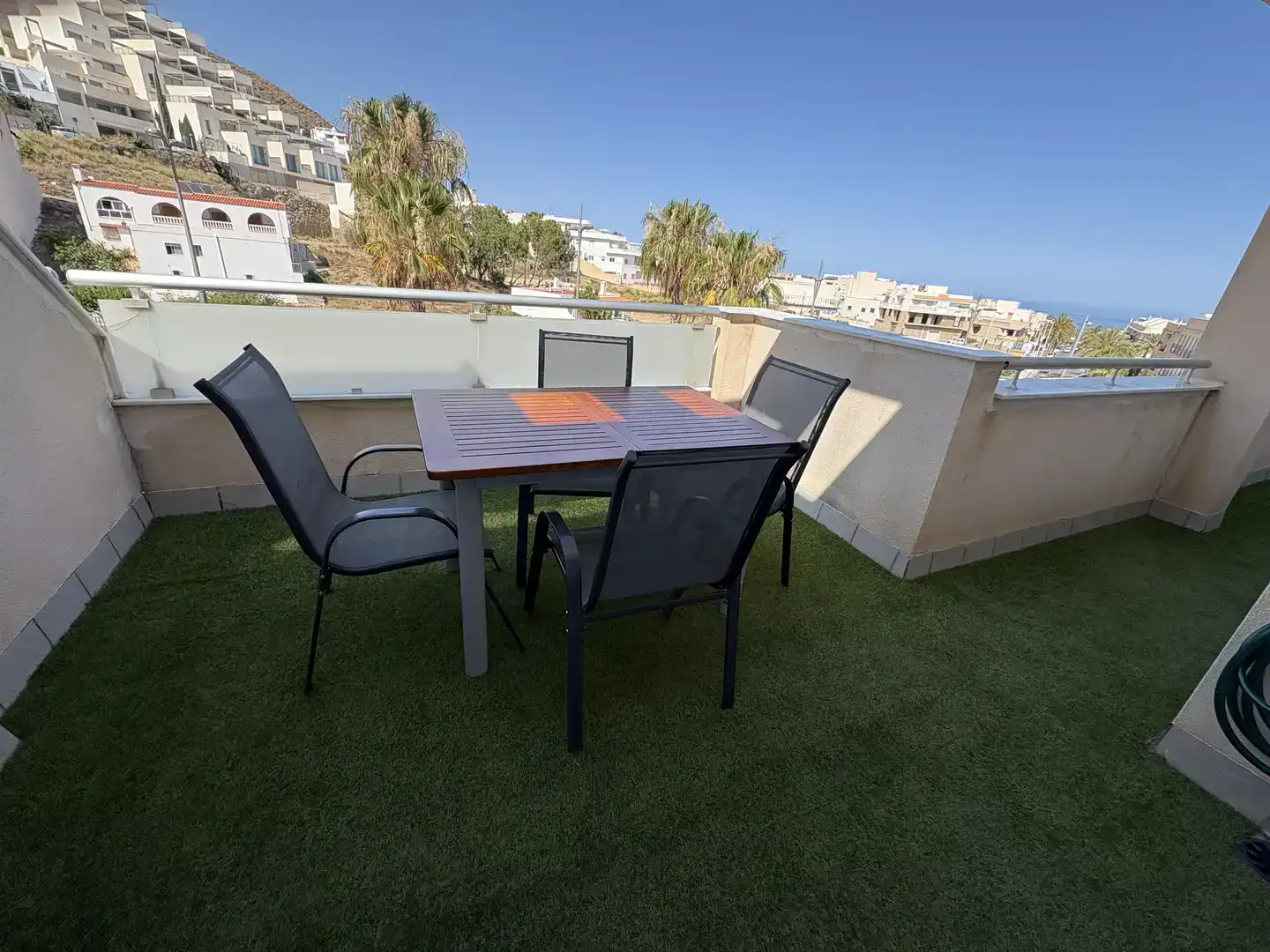 Terrasse von Wohnung zur Miete in Carboneras mit Klimaanlage, Schwimmbad und Möbliert