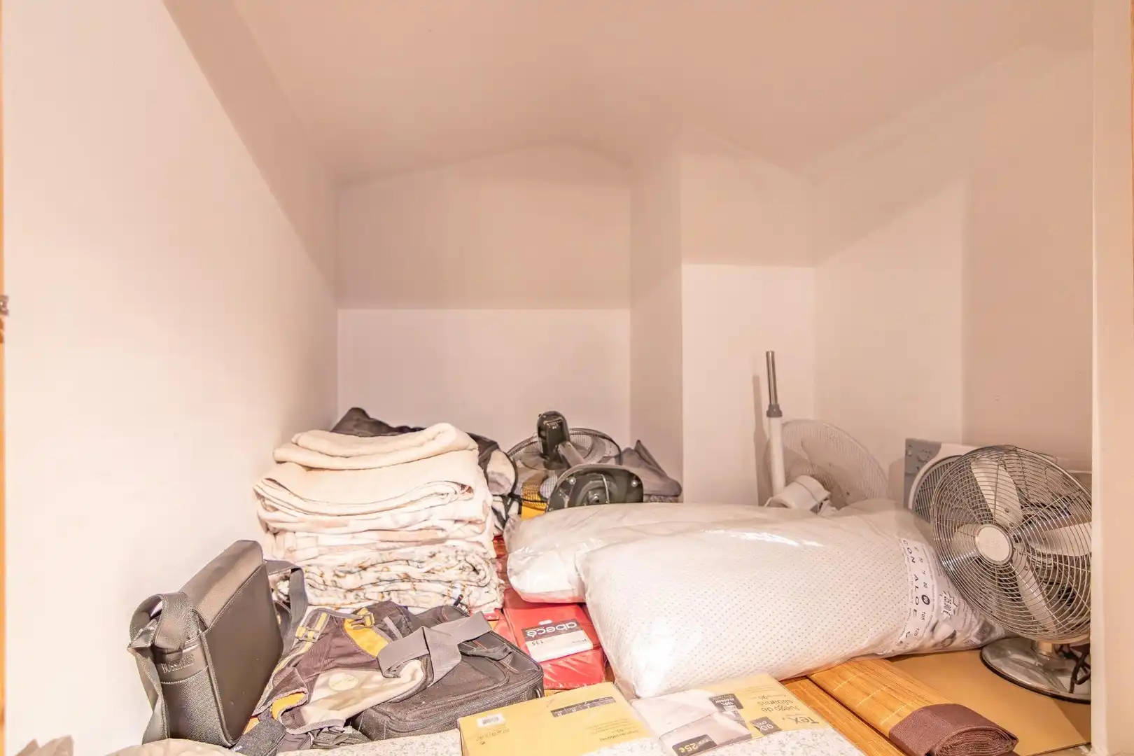 Schlafzimmer von Dachboden zum Verkauf in Terrassa mit Terrasse und Balkon