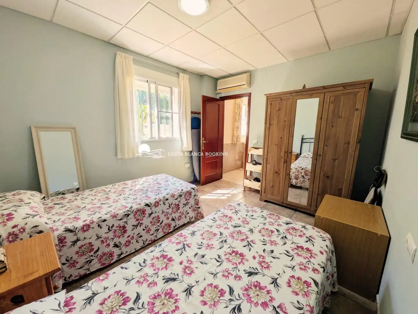Dormitori de Casa o xalet en venda en L'Alfàs del Pi amb Aire condicionat, Jardí privat i Terrassa