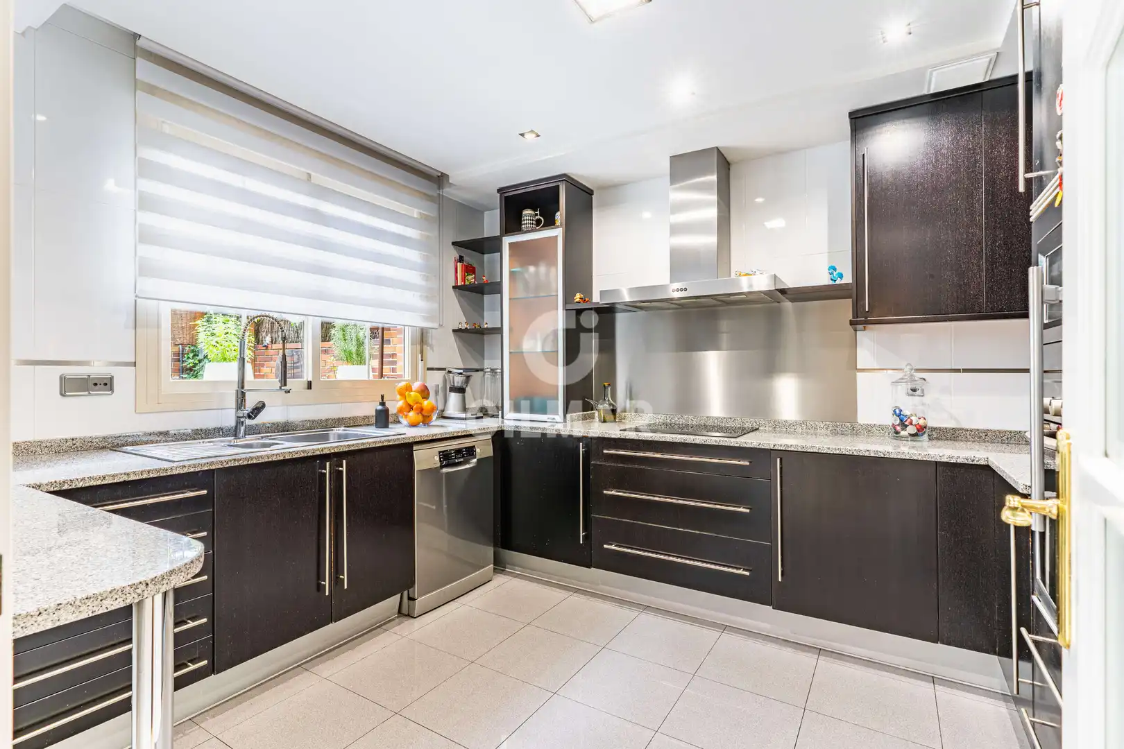 Cocina de Casa adosada en venta en Boadilla del Monte con Calefacción, Jardín privado y Piscina