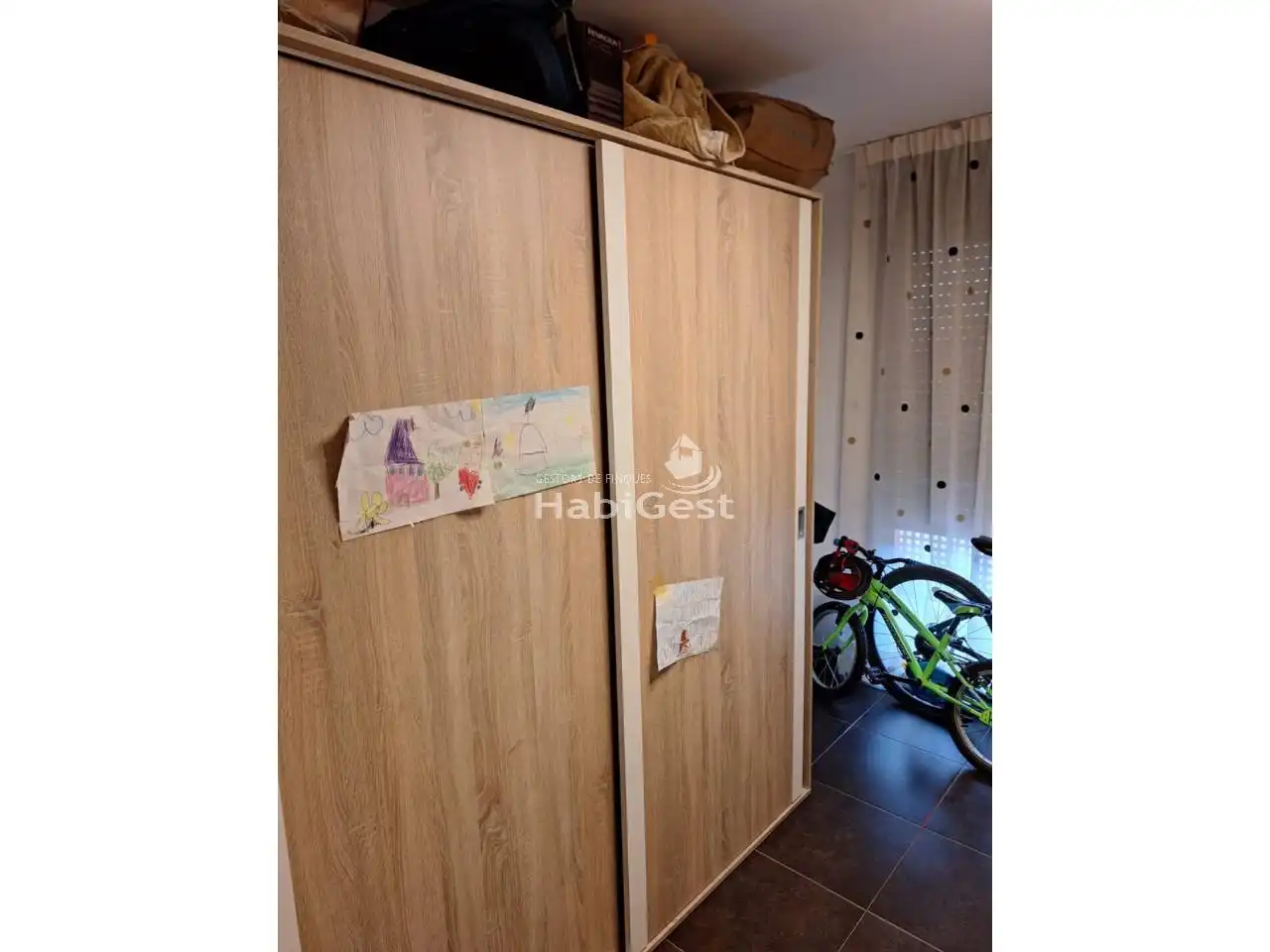 Schlafzimmer von Maisonette zum Verkauf in Sils mit Klimaanlage, Terrasse und Gemeinschaftspool