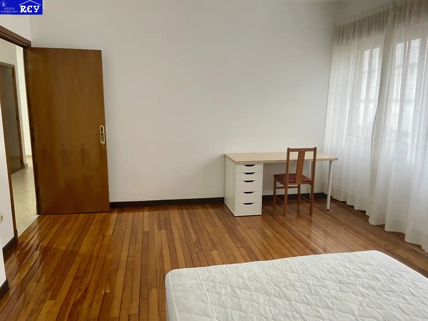 Flat to rent in Avenida de Rosalía de Castro, imagen 2