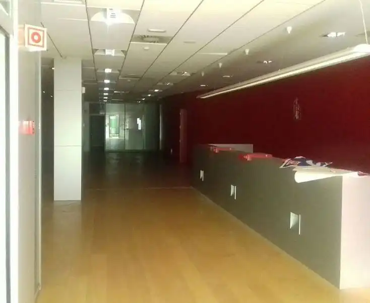 Gewerbefläche zum Verkauf in Avenida Gasteiz 60, imagen 3