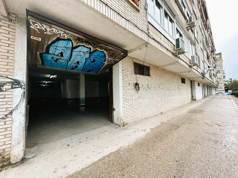Vista exterior de Garatge en venda en Madrid