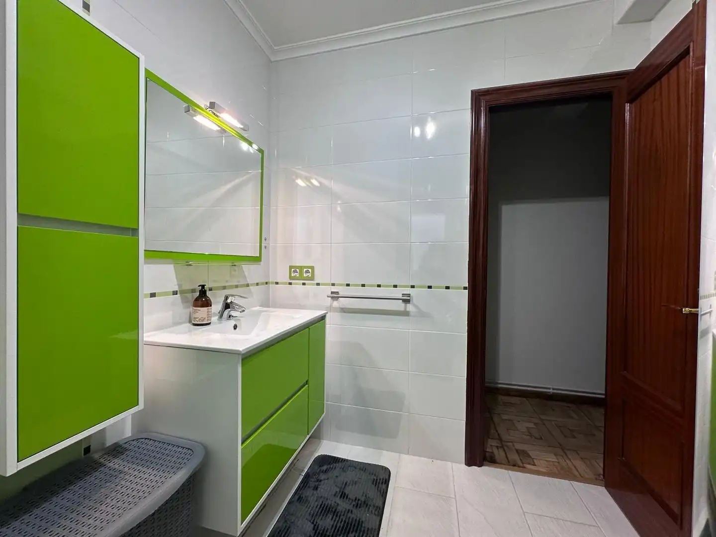 Badezimmer von Wohnung zur Miete in Santander mit Heizung und Möbliert