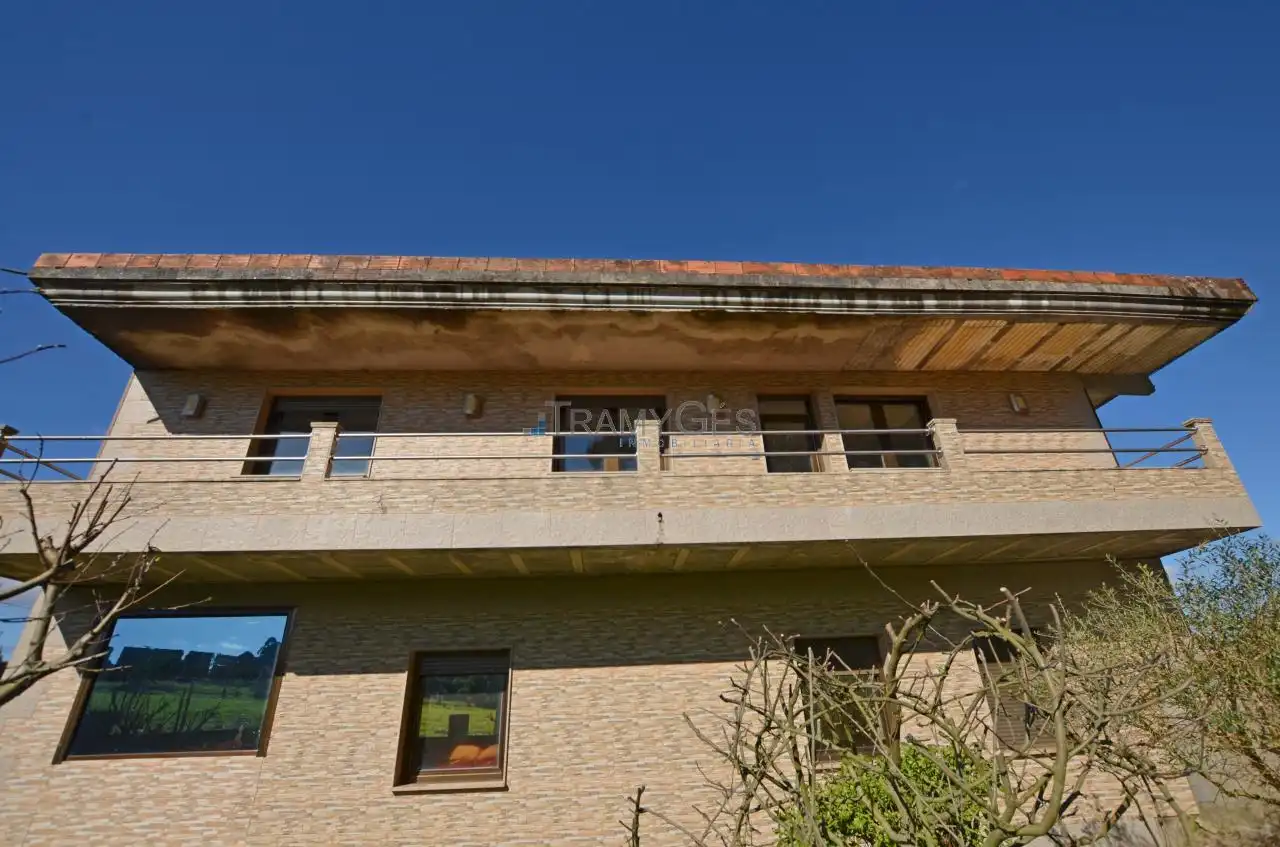 Vista exterior de Casa o xalet en venda en Tomiño amb Jardí privat, Terrassa i Traster