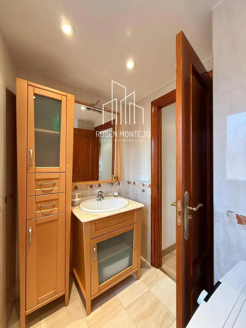 Baño de Ático de alquiler en Salamanca con Calefacción, Terraza y Amueblado