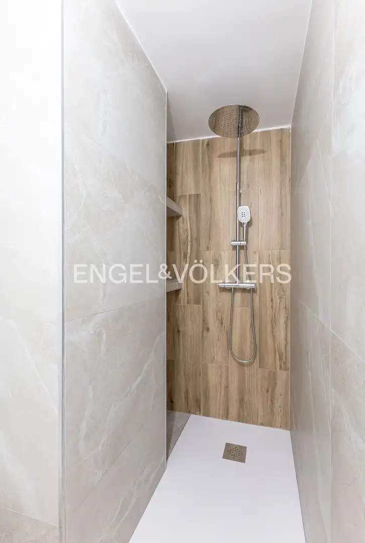 Bathroom of Flat for sale in Fuenlabrada  with Air Conditioner and Heating