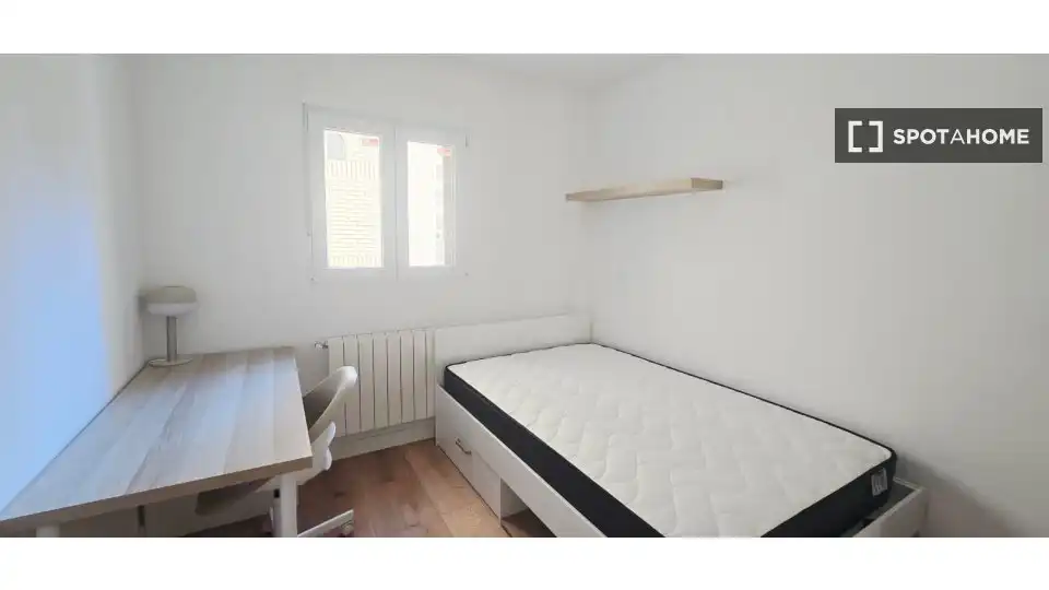 Schlafzimmer von Wohnung zur untervermieten in Madrid mit Klimaanlage, Heizung und Terrasse