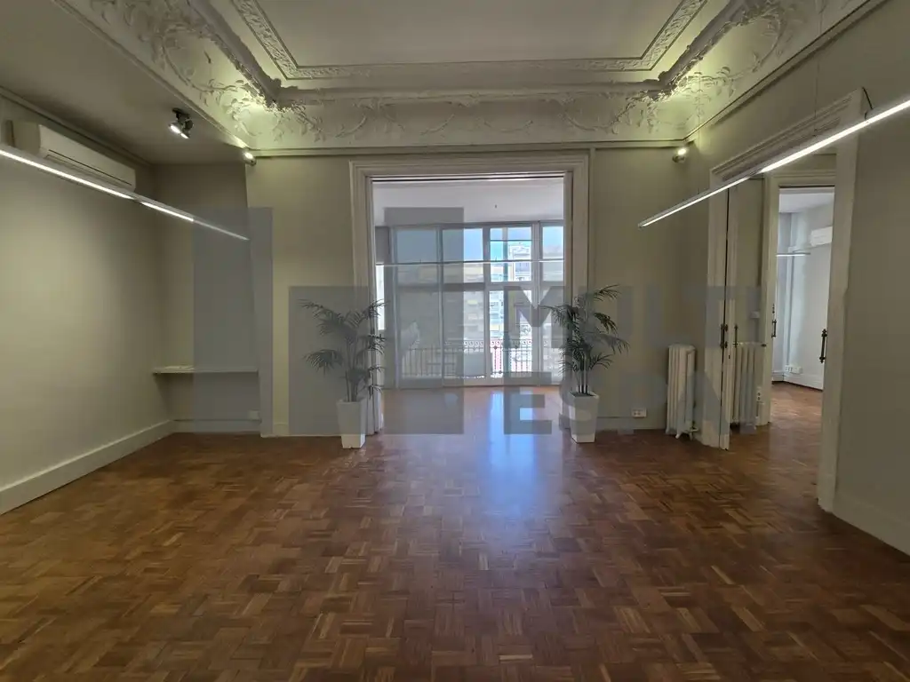 Office space with lift to rent in Passeig de Gràcia