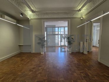 Office space with lift to rent in Passeig de Gràcia