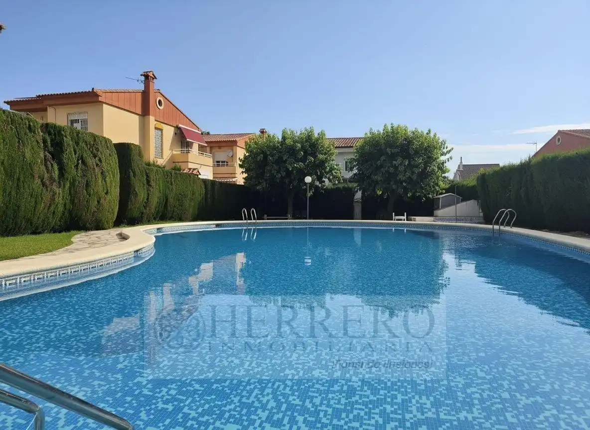 Piscina de Casa adosada en venta en Gandia con Aire acondicionado, Calefacción y Jardín privado