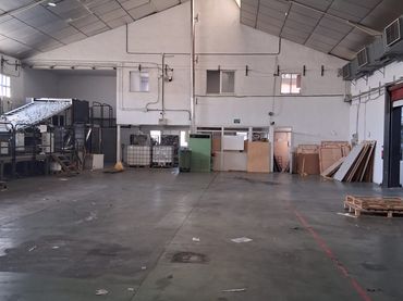 Nave industrial en venta en Calle de los Montes de León 17