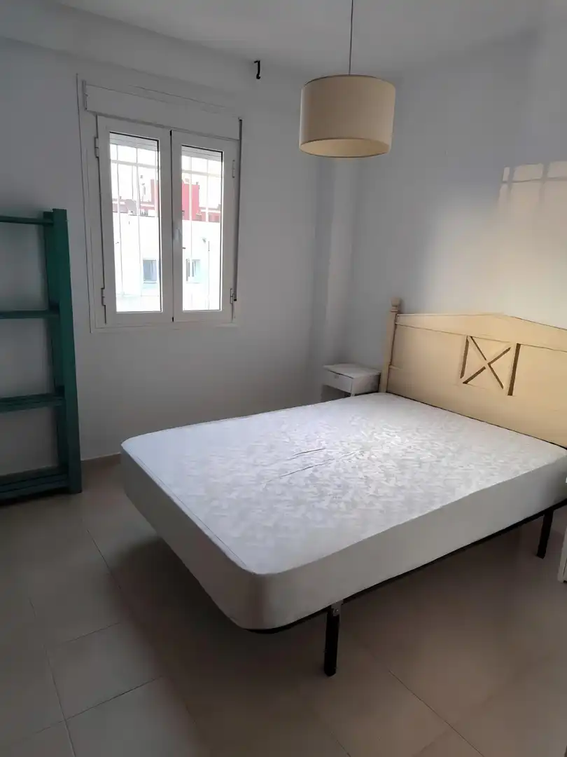 Schlafzimmer von Wohnung zur Miete in Sevilla mit Klimaanlage