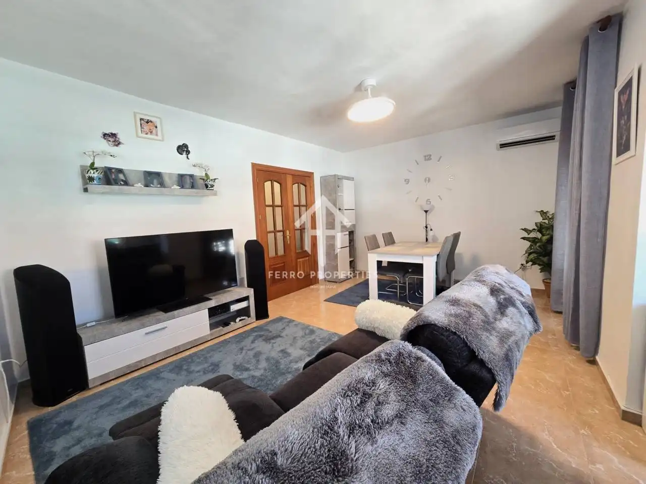 Living room of Flat for sale in Loja  with Air Conditioner, Heating and Furnished